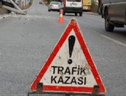 Minibüsten düştü, ağır yaralandı